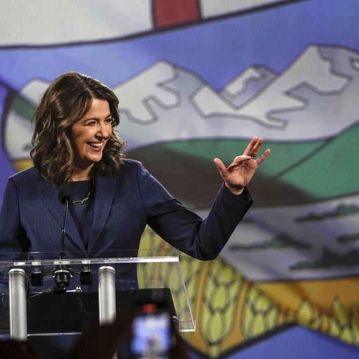What a Danielle Smith win in Alberta means for federal Liberals and Conservatives